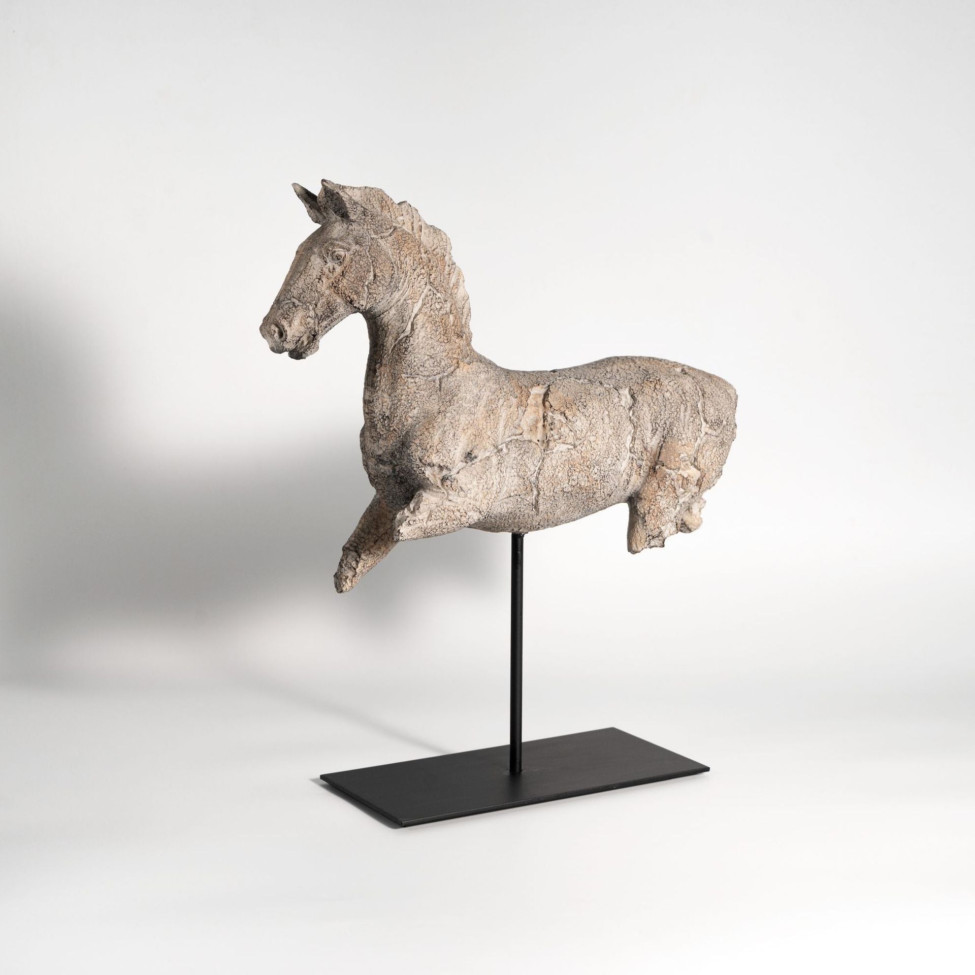 Silent Horse Sculpture — Creative Table Decoration Ornament