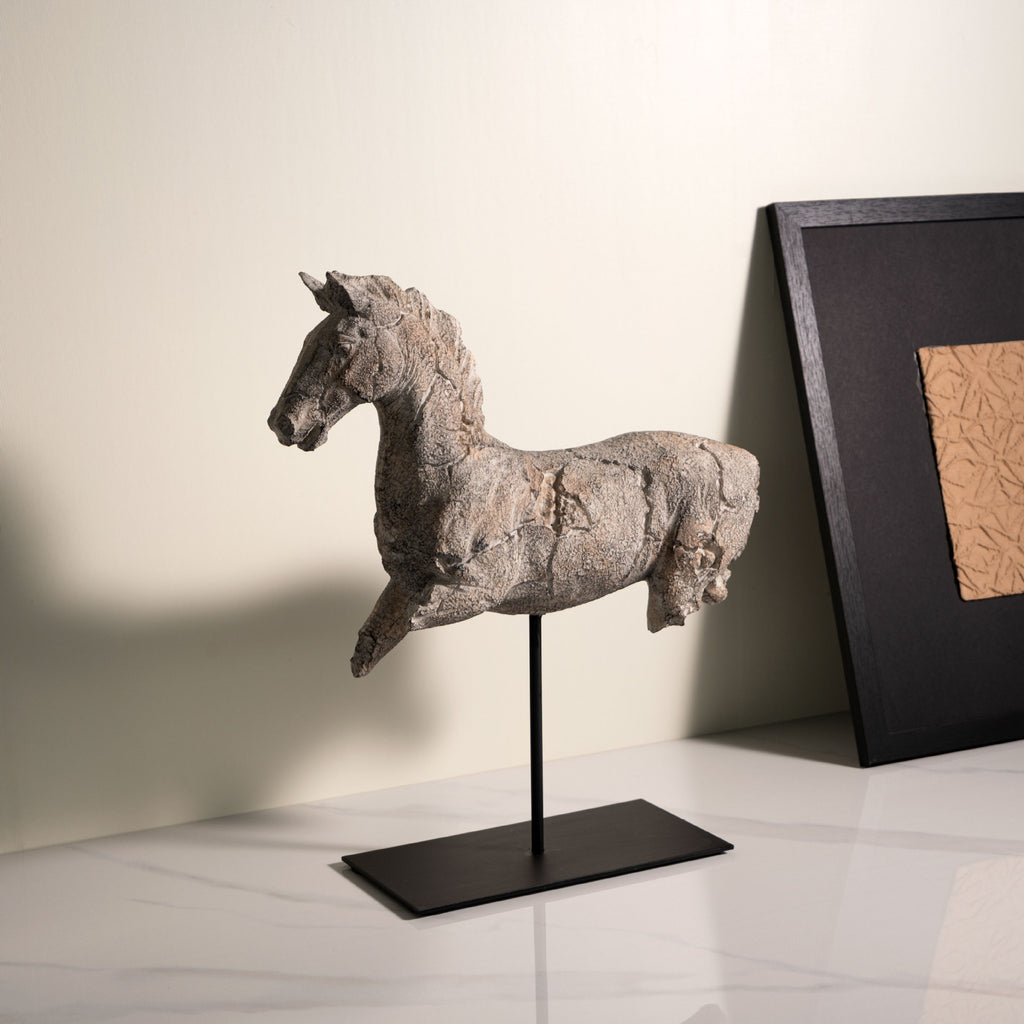 Silent Horse Sculpture — Creative Table Decoration Ornament